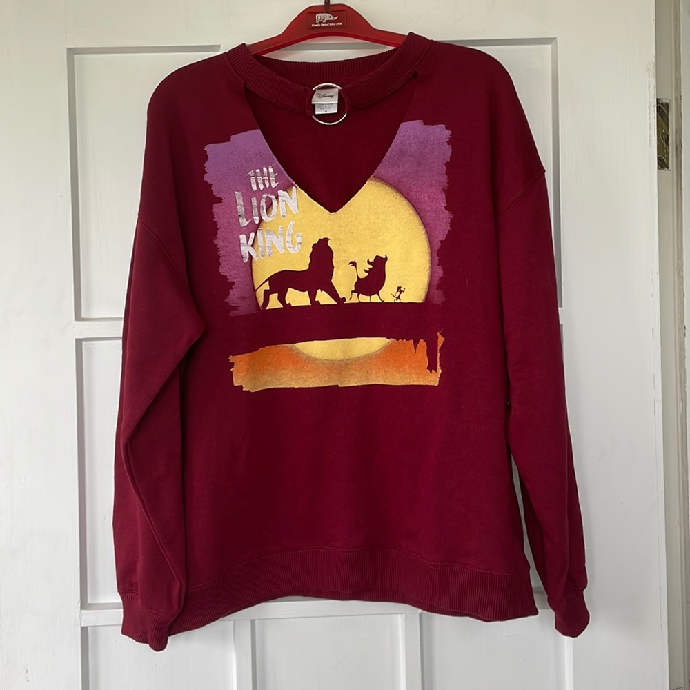 Disney The Lion King Pullover
Sweat Shirt with V Neckline Size M